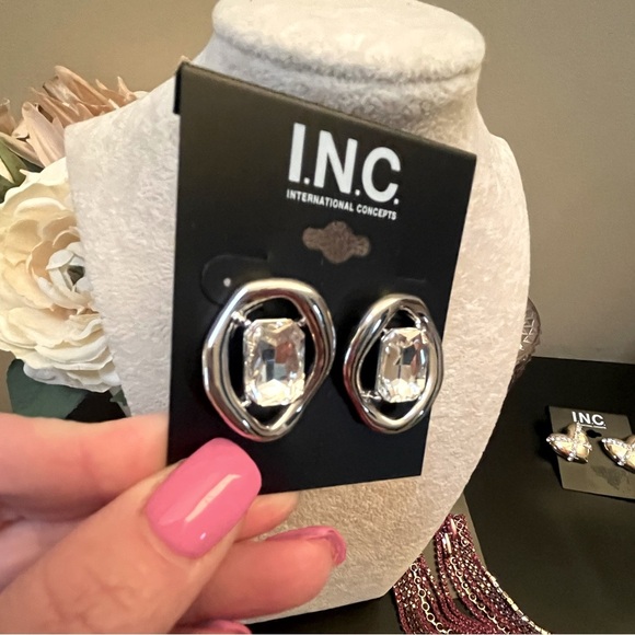 New! INC Silver with Sparkle Middle Stone Pierced Earrings Fashion Jewelry - Picture 1 of 7